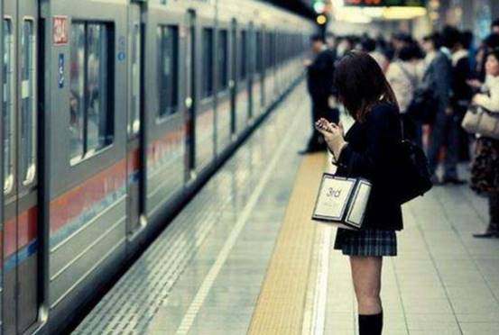 东京轨道交通一般什么时候是高峰期想避开高峰另外地铁和电车哪个人要少些（东京地铁高峰期时间段）