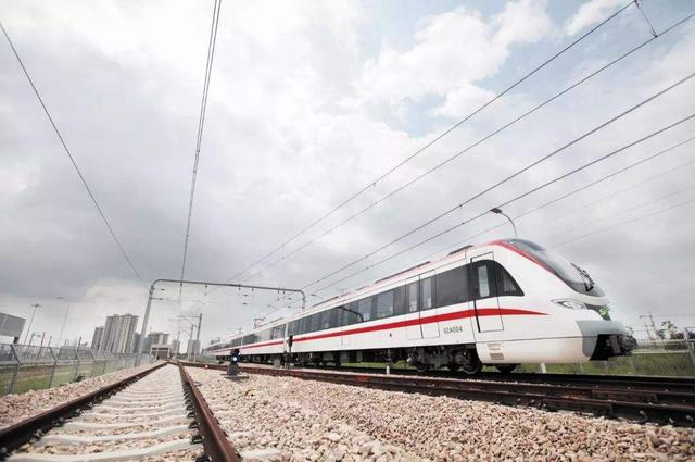 东莞在建一条地铁线可与广州和深圳地铁线衔接设几个站点（东莞地铁和深圳哪个地铁站接轨）