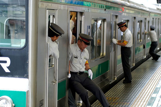 jr铁路和东京地铁的区别以及该办什么卡（jr地铁站）