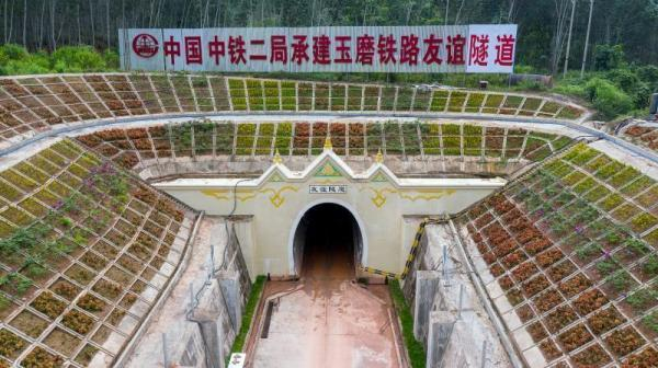 中老铁路国内段隧道终于通了历时多少天（中老铁路修建）