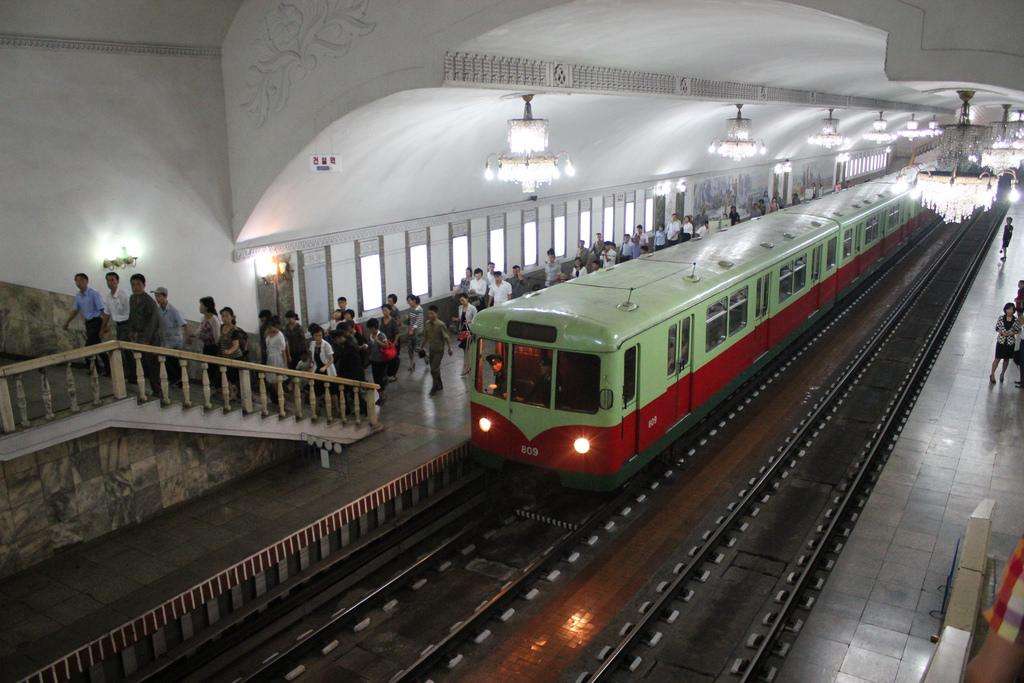 地铁一般在地下多少米（天津地铁有在地下穿楼而过的吗）