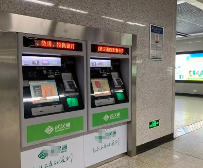 上海地铁自动售票机怎么用（上海自动充值机地铁站）
