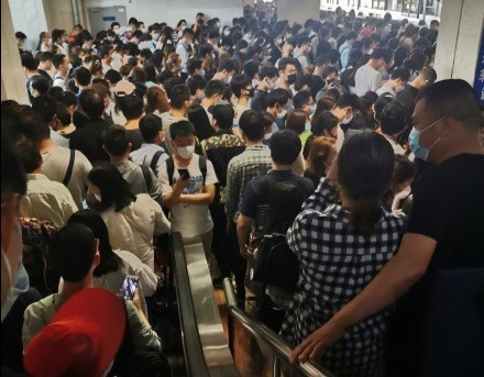 上海轨道交通2号线客流高峰时段是什么时候啊（上海地铁早高峰客流2020）