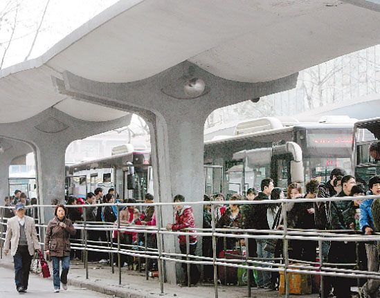 杭州地铁龙翔桥站哪个出口是湖滨银泰，龙翔桥地铁站坐7路哪个出口-第1张