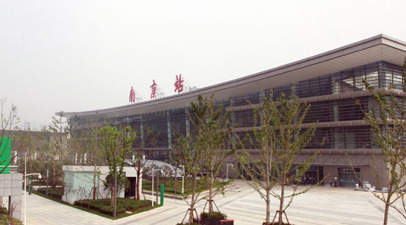 南京火车站广场东和广场西哪个更靠近地铁口（南京站地铁在哪个广场）
