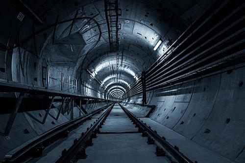 深圳地铁隧道1个半月内被击多少次（深圳地铁事故为什么打桩能打穿地铁隧道）