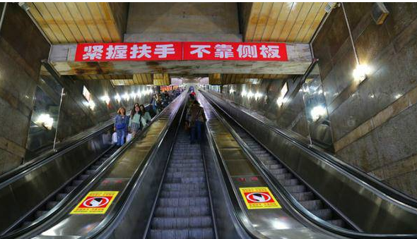 橘子洲站是长沙地铁2号线唯一一个处在湘江中央的车站（地铁站深吗）