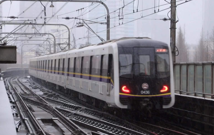上海地铁1号线始末班车时间（2015上海地铁司机待遇）