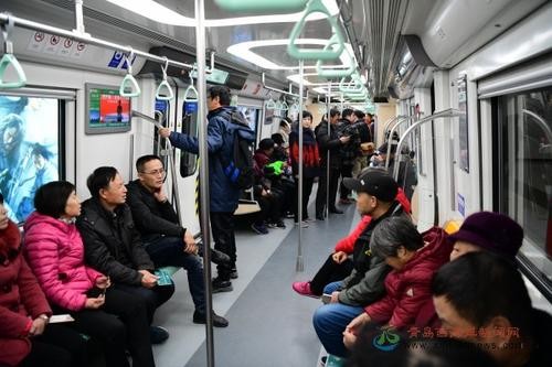 上海地铁上一白发老人怒斥乘客不让座事件具体有何细节（上海地铁9号线让座）