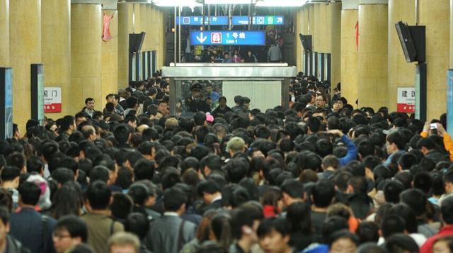 广州地铁到底哪条线最挤（广州最多人的地铁线路）
