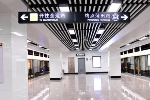 从武汉地铁站出站怎么走到武汉站进站口（武汉岛式地铁站）