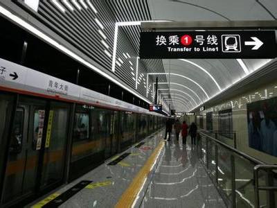 北京地铁一号线二号线的运营时间是几点（地铁2号线始发时间）
